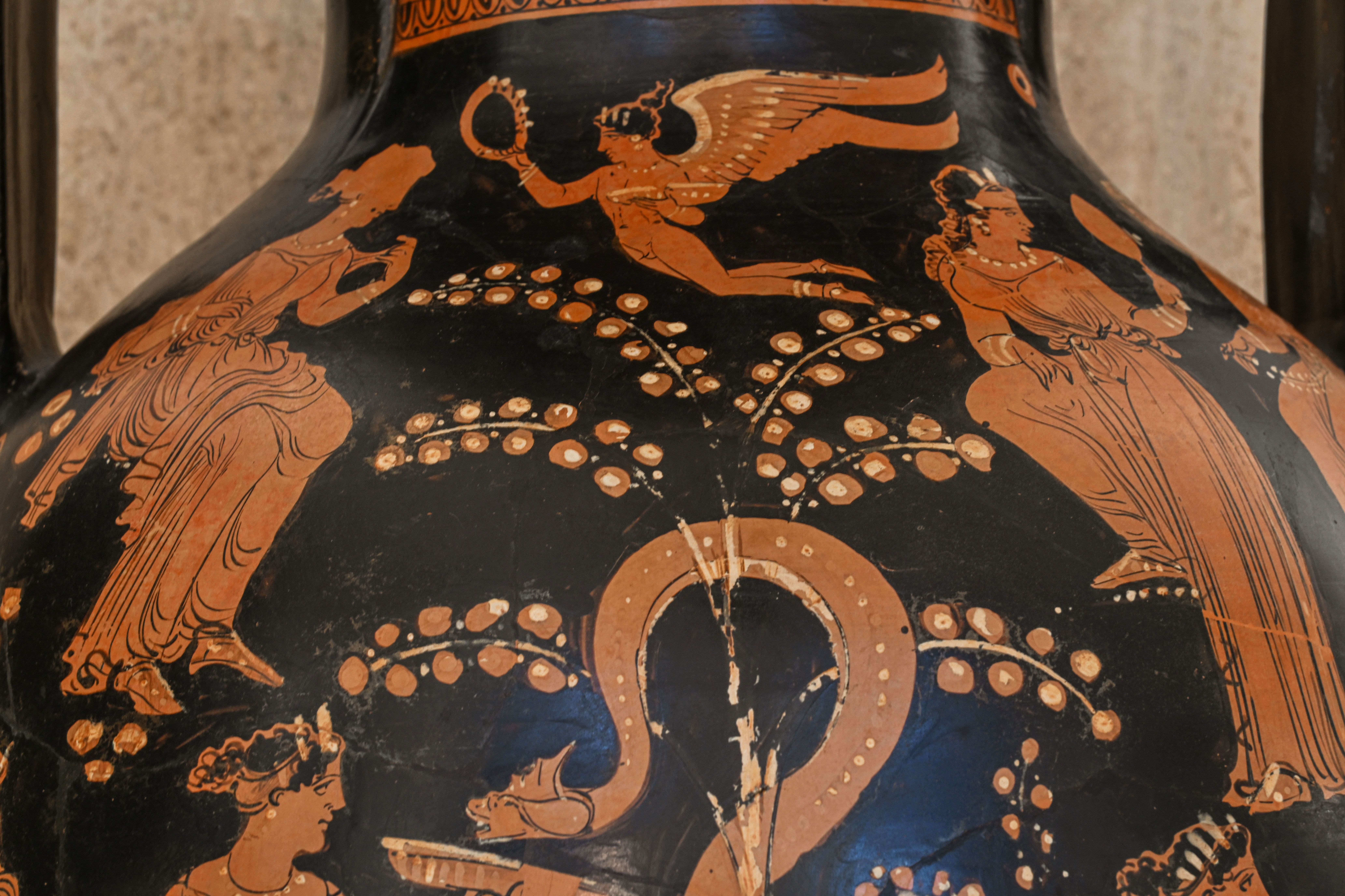 immagine centrale della Pelike apula a figure rosse