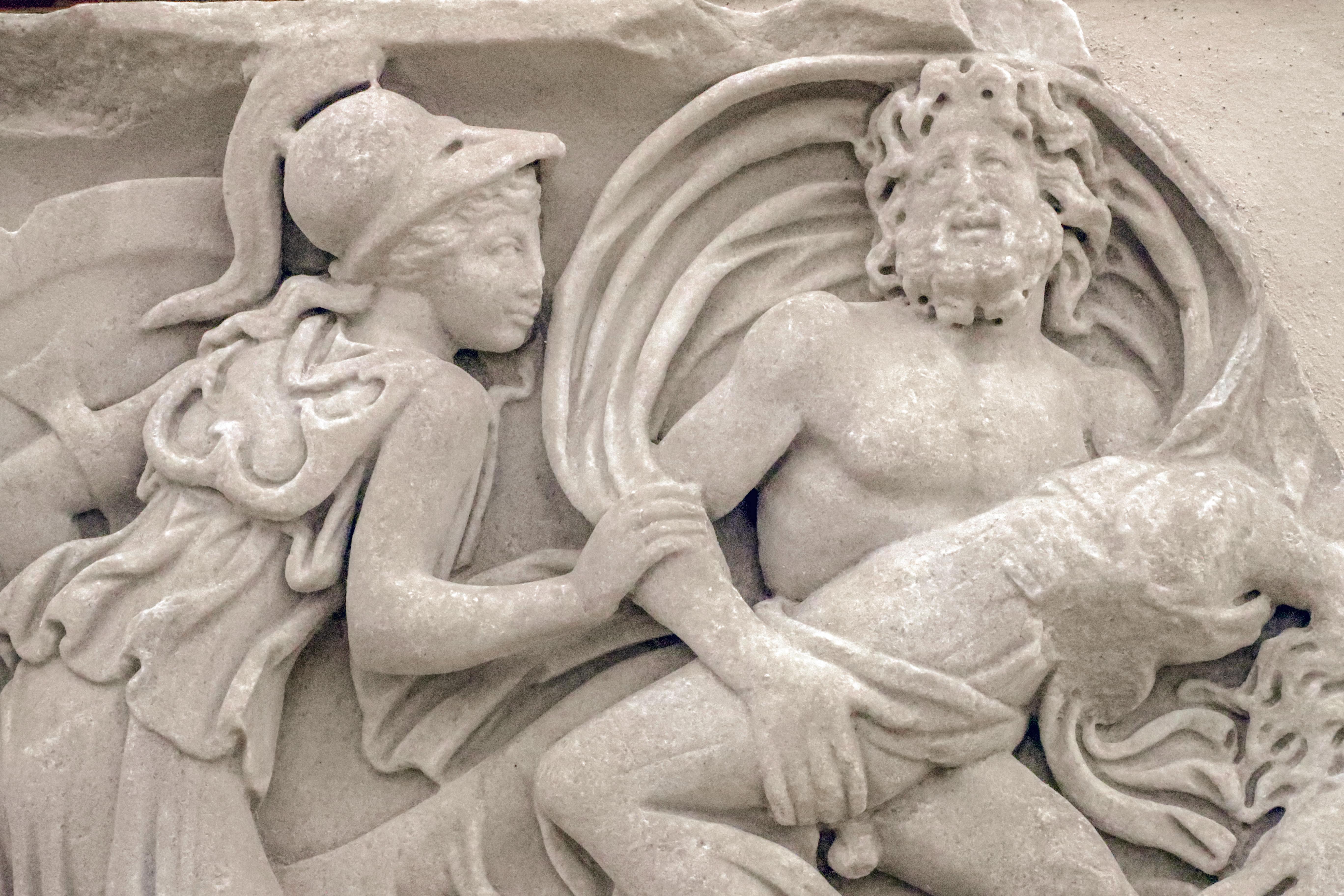 immagine di un dettaglio del marmo in rilievo con raffigurazione del Ratto di Persefone